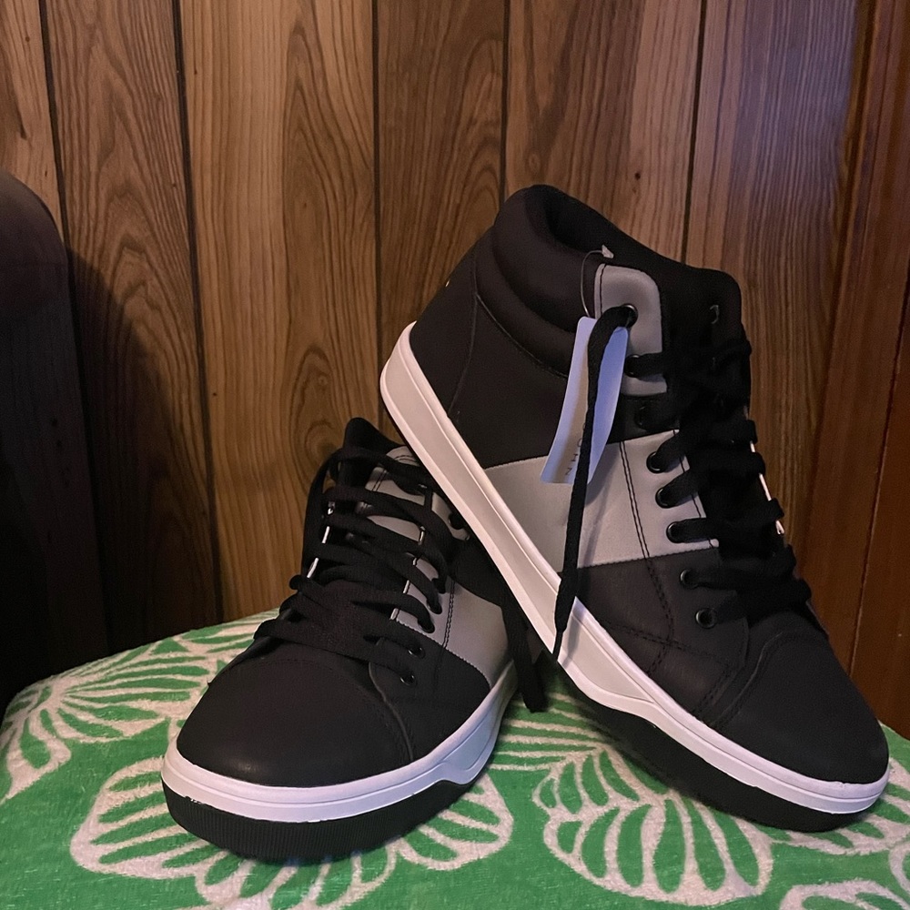 NWT Men’s Sean John Sneakers